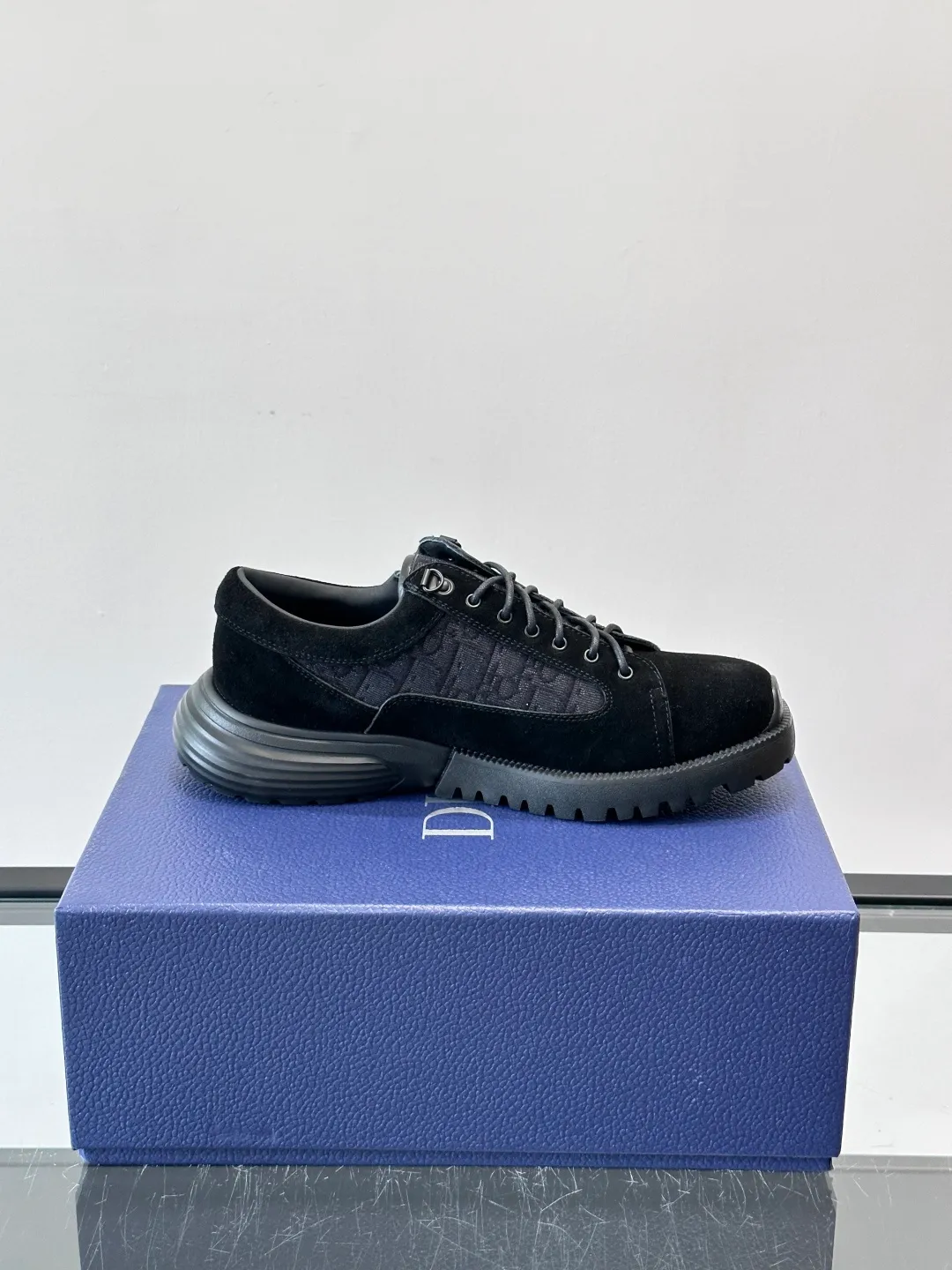 Men's shoes 💰p560 "Dio＊" Combat Derby Shoes Dior Combat Derby Shoes, black calfskin + Dior Oblique embroidery, highly recognizable. Shoelaces + technical zippers make it easy to put on and take off. The EVA hybrid soles are light and comfortable, with a sense of sportiness and fashion. They are great for daily wear or sports. They are the perfect combination of high fashion and functionality. size: 39-44 (38.45 customized)